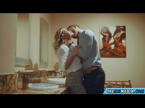 ❤️ Quando uma loira peituda o seduz em um banheiro público Porno real vídeo em nós pt-br.hentaivost.ru ☑